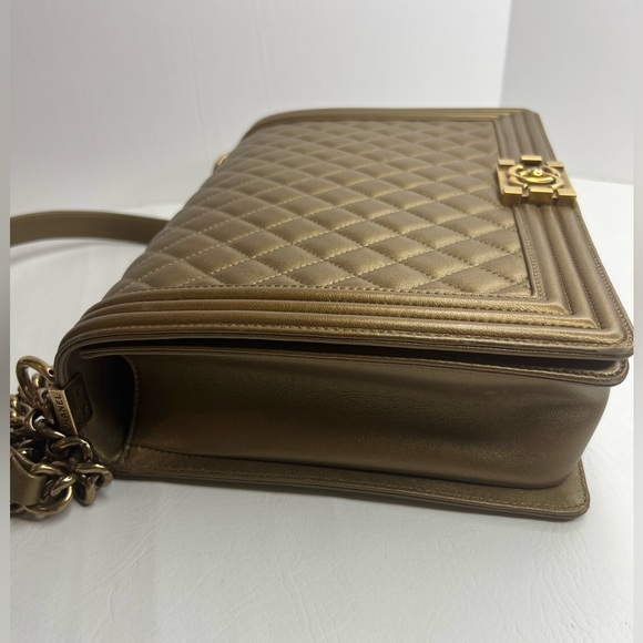 Chanel large maxi metallic bronze quilted boy flap bag - Picture 4 of 15
